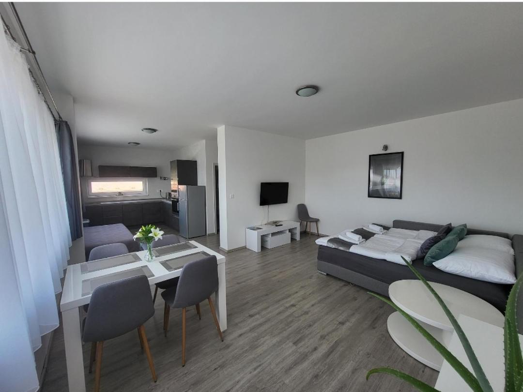 Apartman Gabriela Roudne Exterior photo